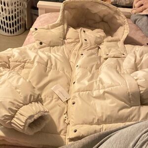 American eagle white puffer jacket that can be turned inside out (never worn)